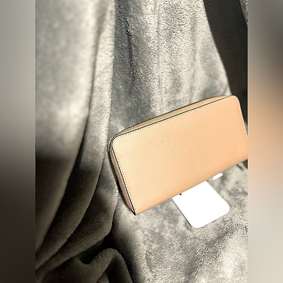 Coach Long Zip Around Wallet in Beige (Pristine Condition) - Picture 6 of 6